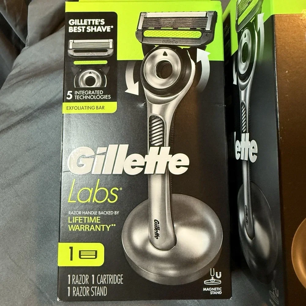 Gillette Labs with Exfoliating Bar Men's Razor - 1 Handle, 1 Blade Refill - 2 pk